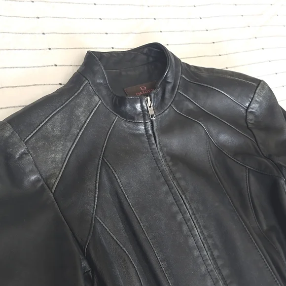 Cropped leather jacket - Picture 13 of 15